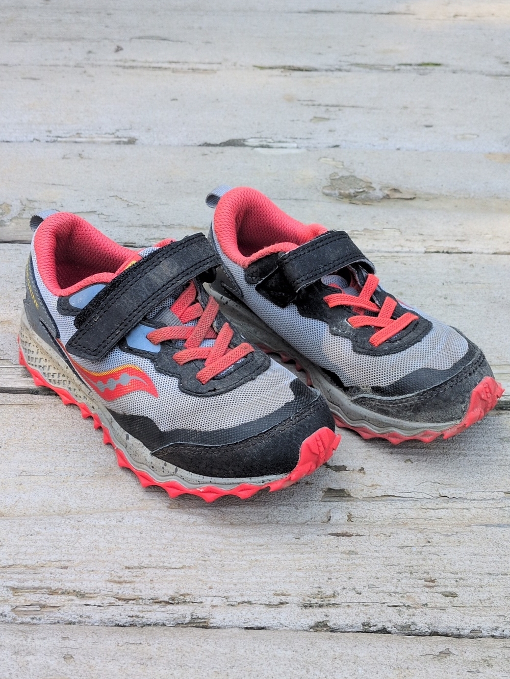 Saucony Peregrine Trail Shoes - Gray and Red
